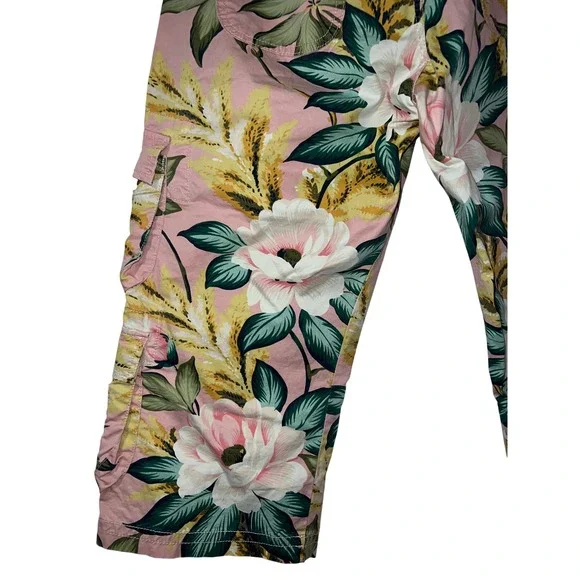 Lucky Brand Tropical Floral Cargo Capri Pants Pink Green White Bloom Print 10/30 - Picture 7 of 11